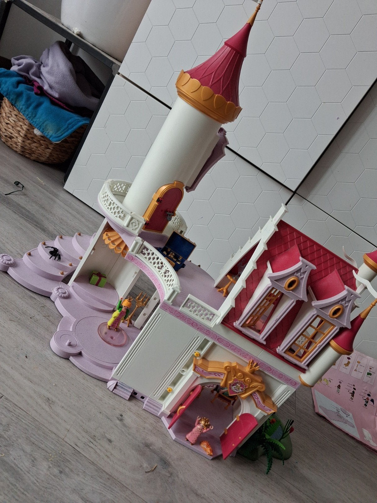 Playmobil Kasteel met veel spulletjes en 5 poppetjes, Kinderen en Baby's, Speelgoed | Overig, Ophalen of Verzenden, Zo goed als nieuw