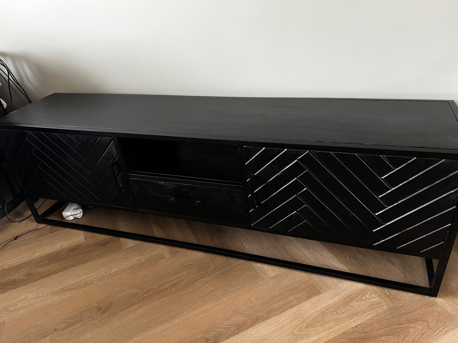 Tv meubel mango hout zwart, Huis en Inrichting, Kasten | Televisiemeubels, 150 tot 200 cm, Zo goed als nieuw, Minder dan 100 cm