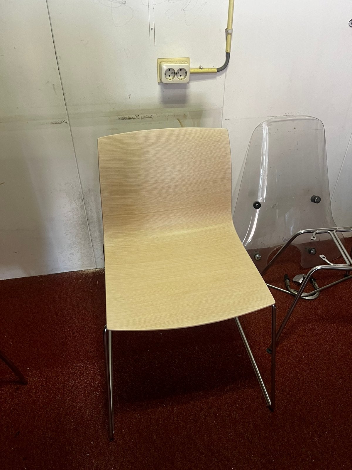 Arper Catifa 46, Huis en Inrichting, Stoelen, Bruin, Ophalen of Verzenden, Zo goed als nieuw, Eén