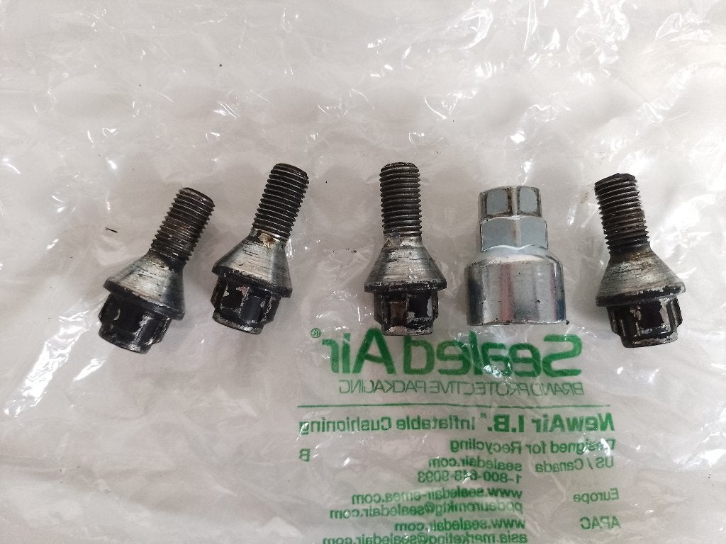 Slotbouten renault clio/captur m12x1,50x23, Ophalen, Zo goed als nieuw