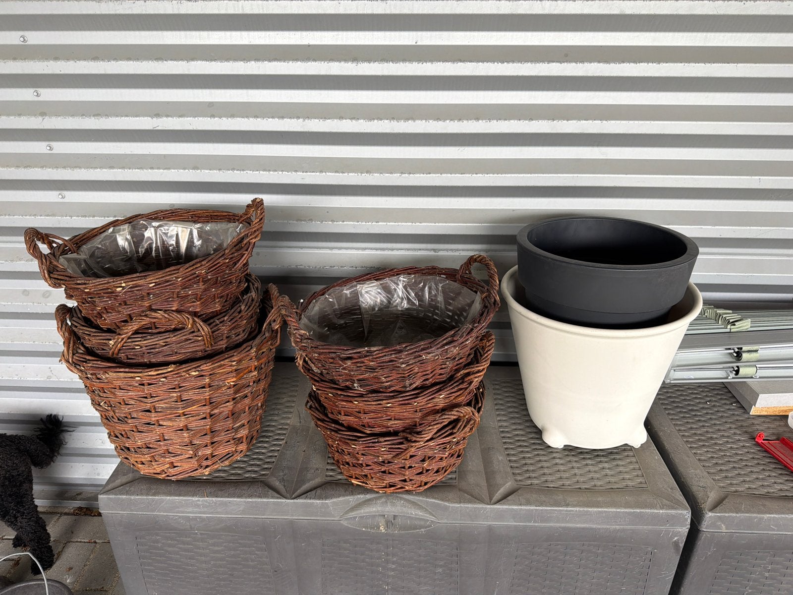 Diverse bloempotten en plantenbakken, Tuin en Terras, 25 tot 40 cm, Kunststof, Gebruikt, Rond