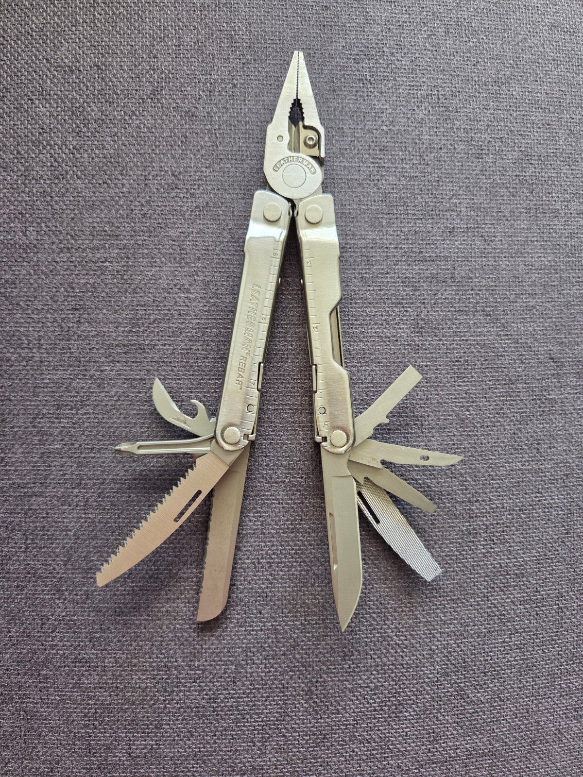 Zo goed als nieuwe Leatherman Rebar Multitool (incl. holster, Ophalen of Verzenden, Landmacht, Mes of Dolk