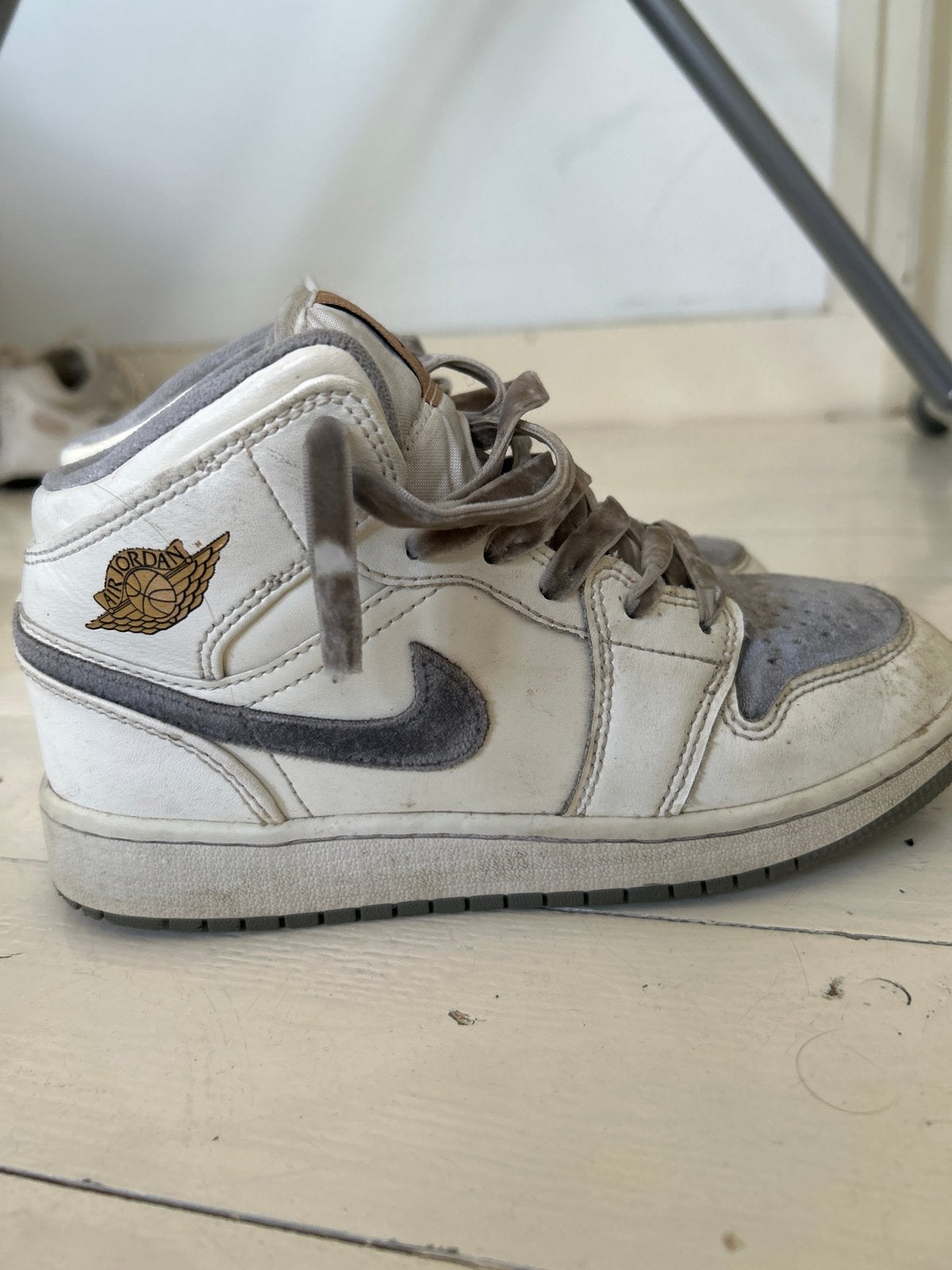 Nike Jordan 1 Mid sneakers maat 33,5, Ophalen, Gebruikt, Jongen of Meisje, Sportschoenen
