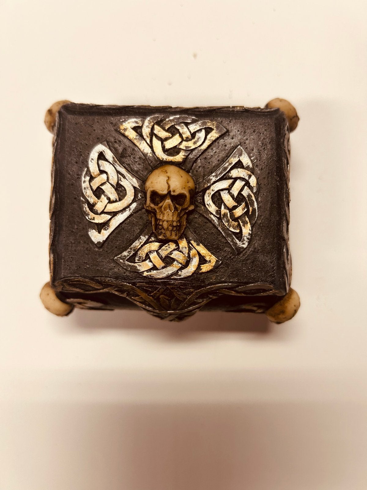 Uniek zwart sieradenbakje met Keltisch embleem en skulls, Ophalen of Verzenden, Nieuw, Versiering, Halloween of Griezel