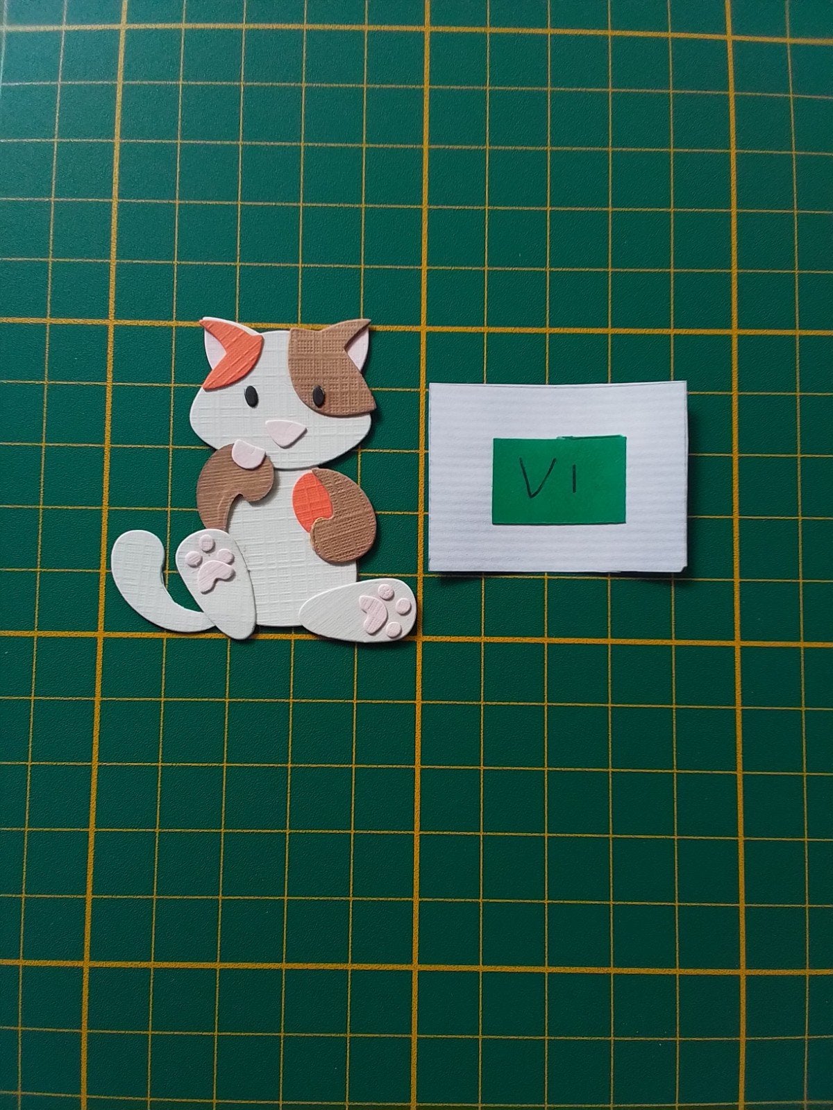 V1 Stansjes witte lapjes kat met oranje en bruine vlekken, Ophalen of Verzenden, Nieuw, Kerst