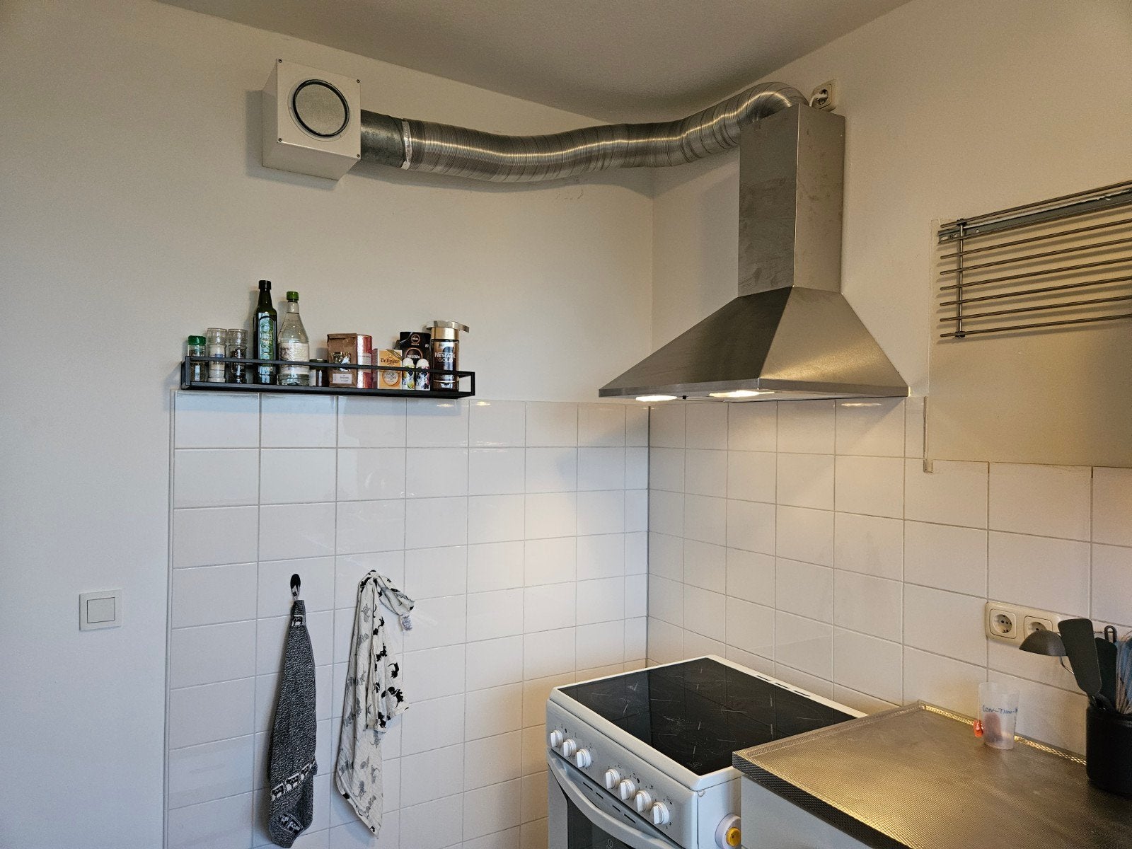 RVS Afzuigkap met flexibele buis en verlichting, Ophalen of Verzenden, Zo goed als nieuw, Vrijstaand, Wandschouwkap
