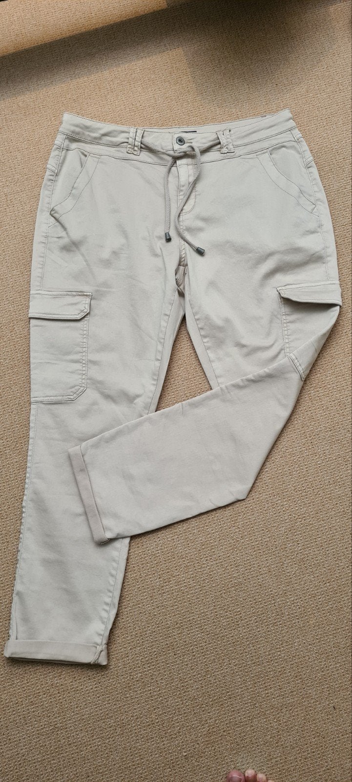 Prachtige broek van Red Button 44/46, Kleding | Dames, Beige, Maat 42/44 (L), Ophalen of Verzenden, Zo goed als nieuw