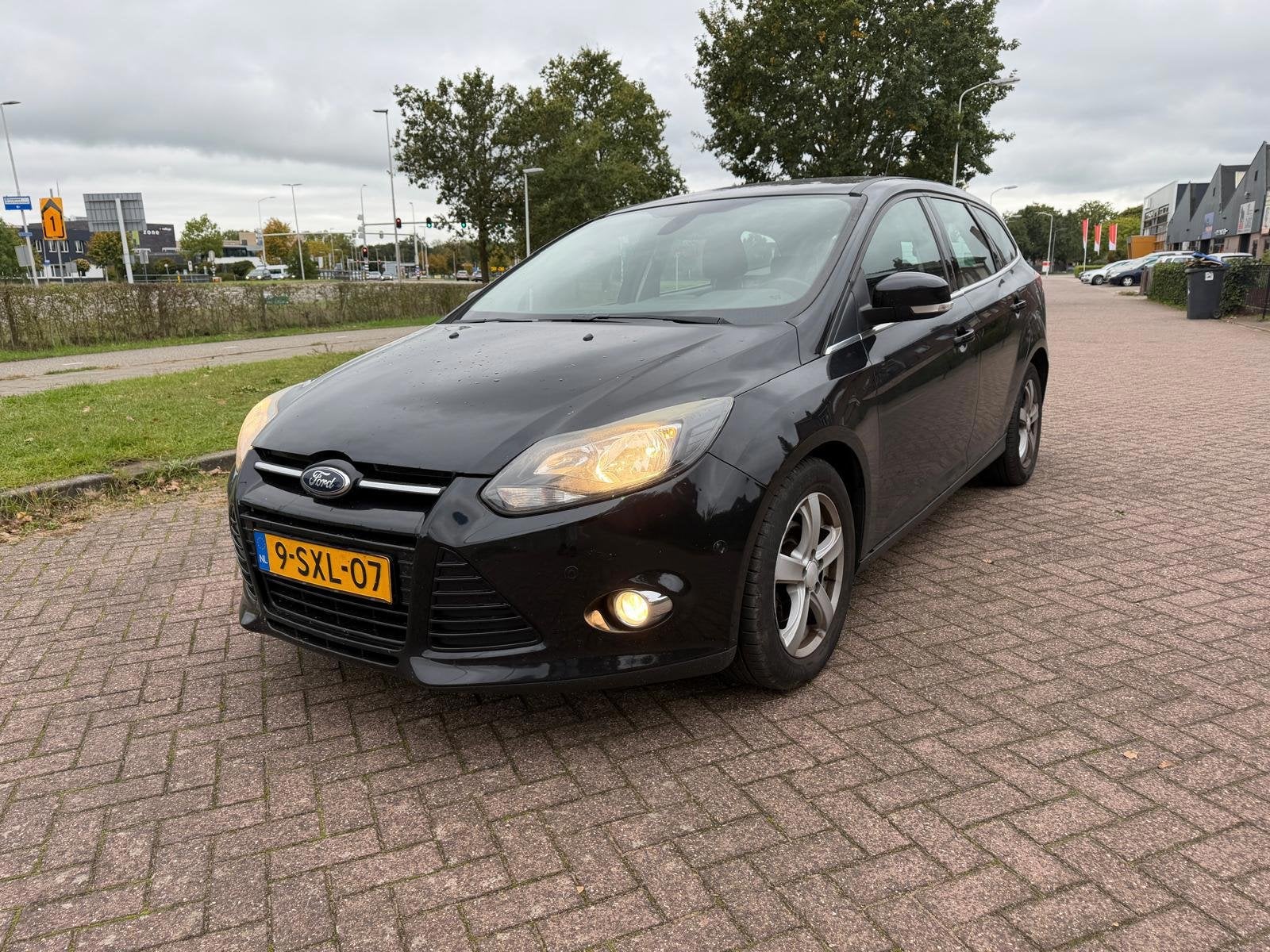 Ford Focus 1.6 Diesel - Titanium - 12.2013 - Schade rechts, Auto's, Euro 5, Gebruikt, 4 cilinders, Zwart