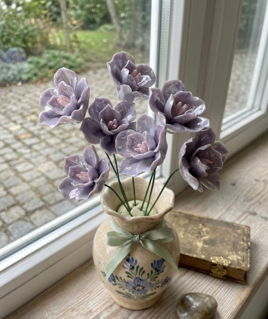 NIEUW !! Prachtige paarse bloemen van keramiek 7 stuks, Steen/keramiek, Ophalen of Verzenden, Nieuw, Paars