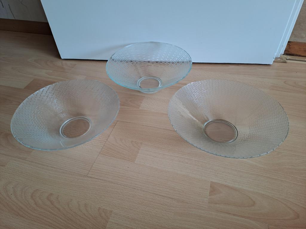 Set van 3 glazen schalen voorzien van subtiel patroon, Huis en Inrichting, Lampen | Lampenkappen, Ophalen of Verzenden, Zo goed als nieuw