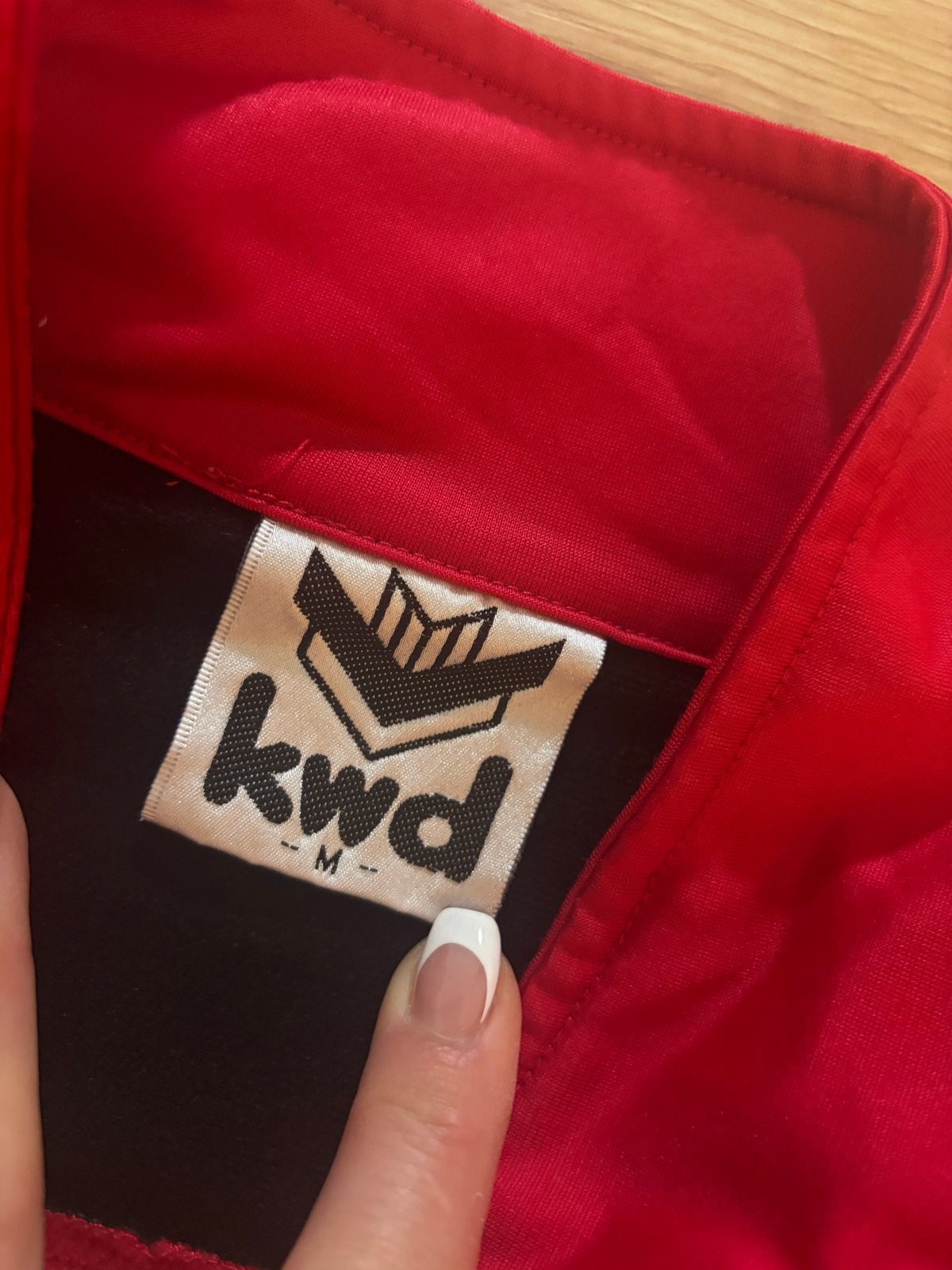 KWD Trainingspak Rood/Zwart Maat M, Kinderen en Baby's, Ophalen of Verzenden, Zo goed als nieuw, Jongen of Meisje, Sport- of Zwemkleding