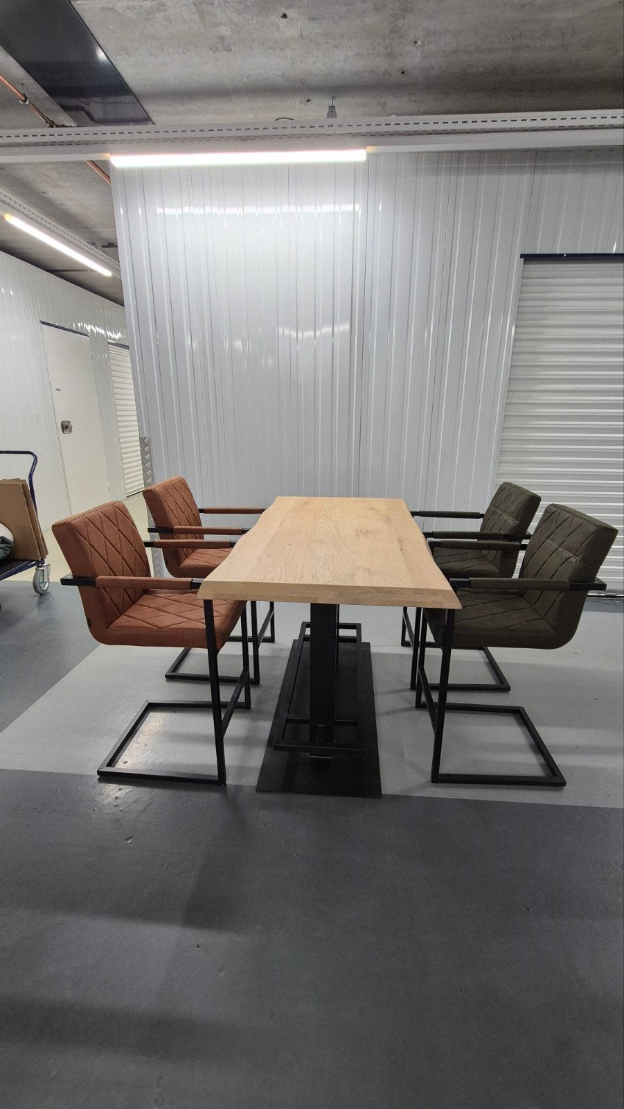 Elegante eettafel met 4 stoelen - Modern design, Huis en Inrichting, Overige houtsoorten, 100 tot 150 cm, Zo goed als nieuw, Modern industrieel