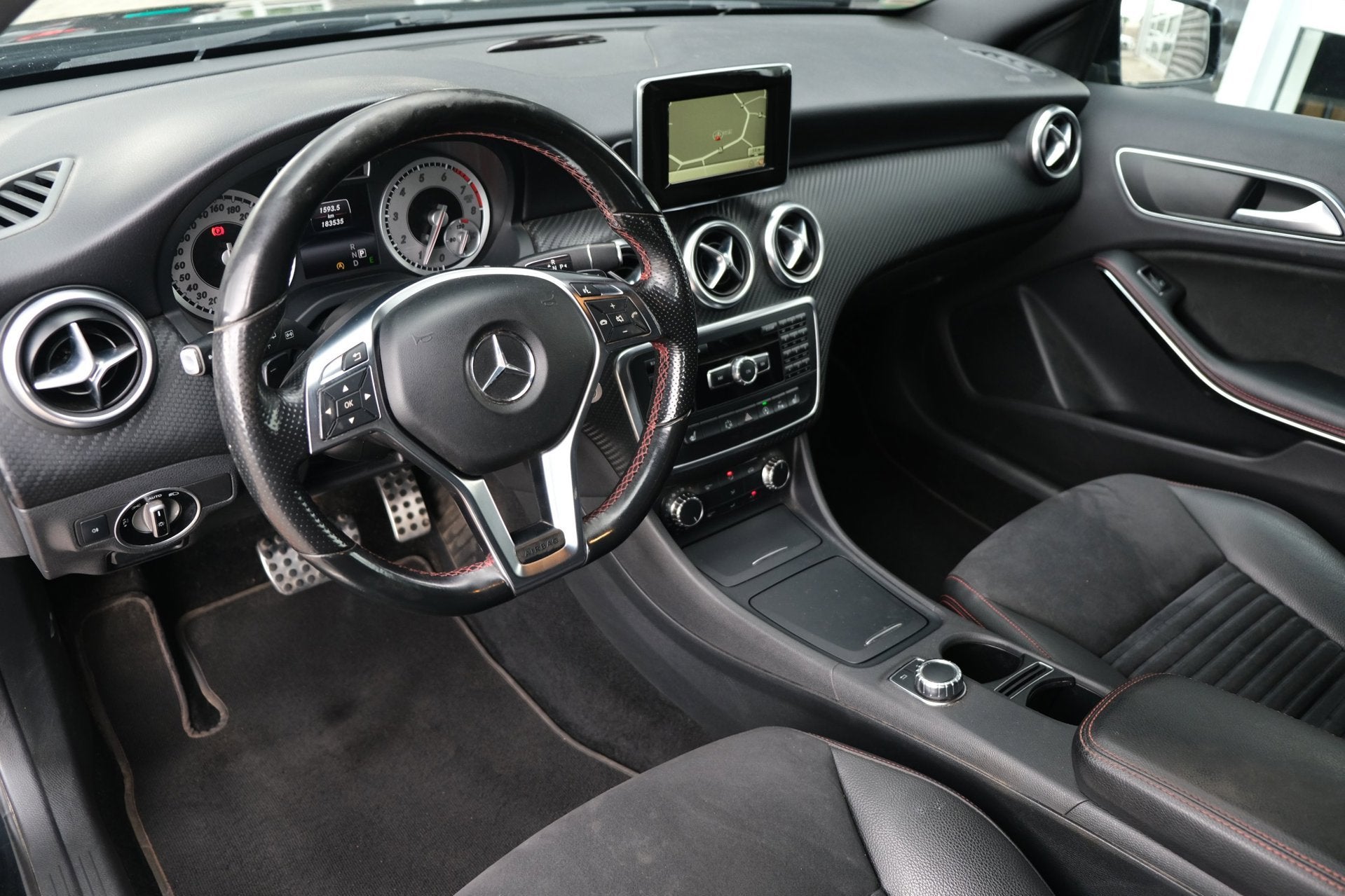 Mercedes-Benz A-klasse 180 AMG Navi Pdc Led Leder Xenon Trek, Gebruikt, 4 cilinders, Bedrijf, 19 km/l