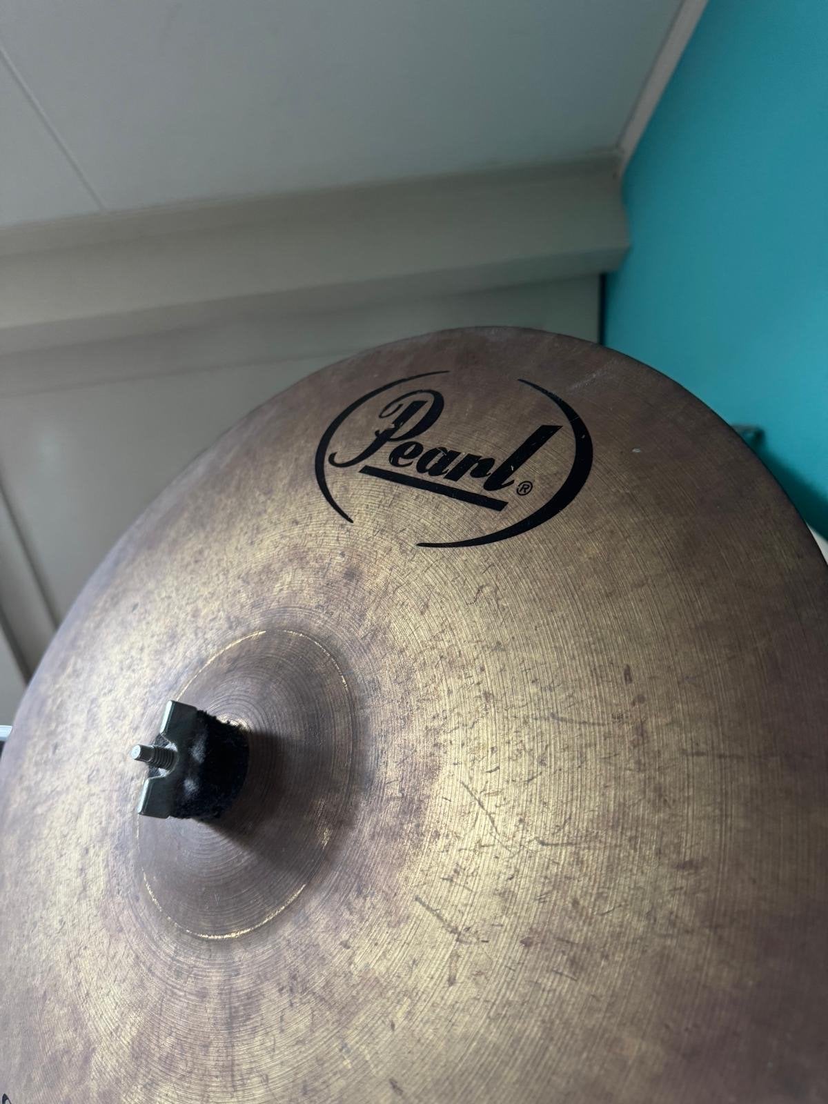 Foto 5 van Pearl drumstel compleet met toebehoren en extra sticks