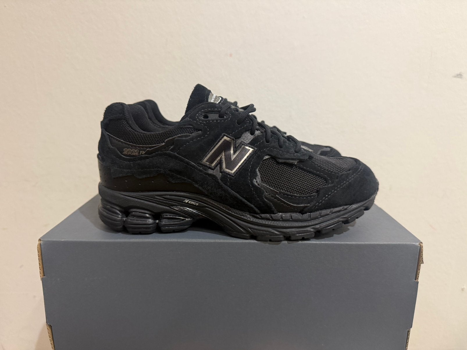 Te koop nieuwe New Balance 2002R Gore Tex Black, Postlaan 3, Zwart, Nieuw, Ophalen of Verzenden