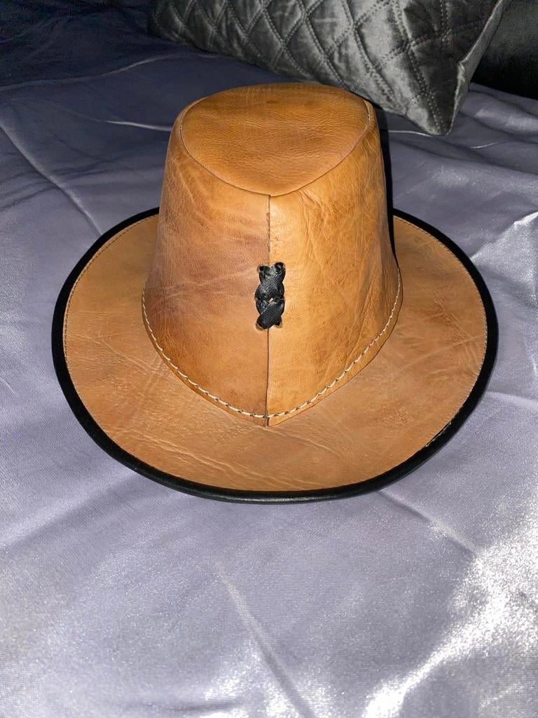 Echte lederen cowboy hoed handmade uit Marokko, Kleding | Heren, Hoeden en Petten, Ophalen of Verzenden, Zo goed als nieuw, One size fits all