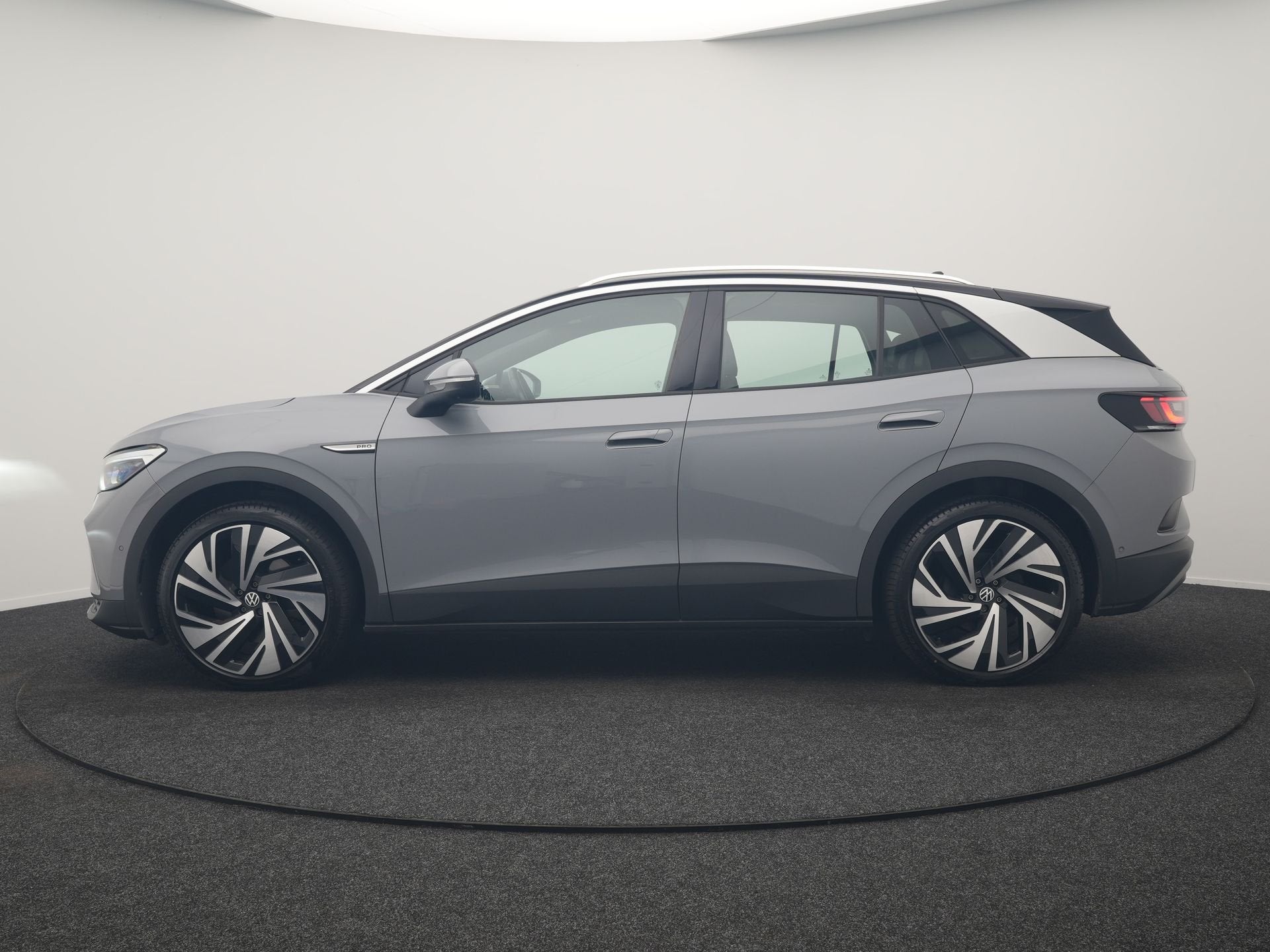 Volkswagen ID.4 Pro 77 kWh 204pk Dealer O.H. | Adaptive Crui, Automaat, Achterwielaandrijving, Gebruikt, Zwart
