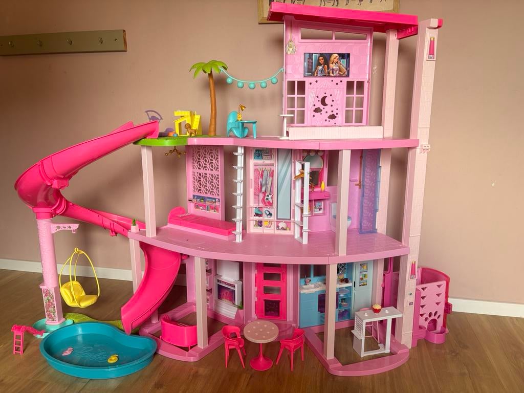 Barbie droomhuis met zwembad glijbaan en lift, Ophalen, Zo goed als nieuw, Poppenhuis