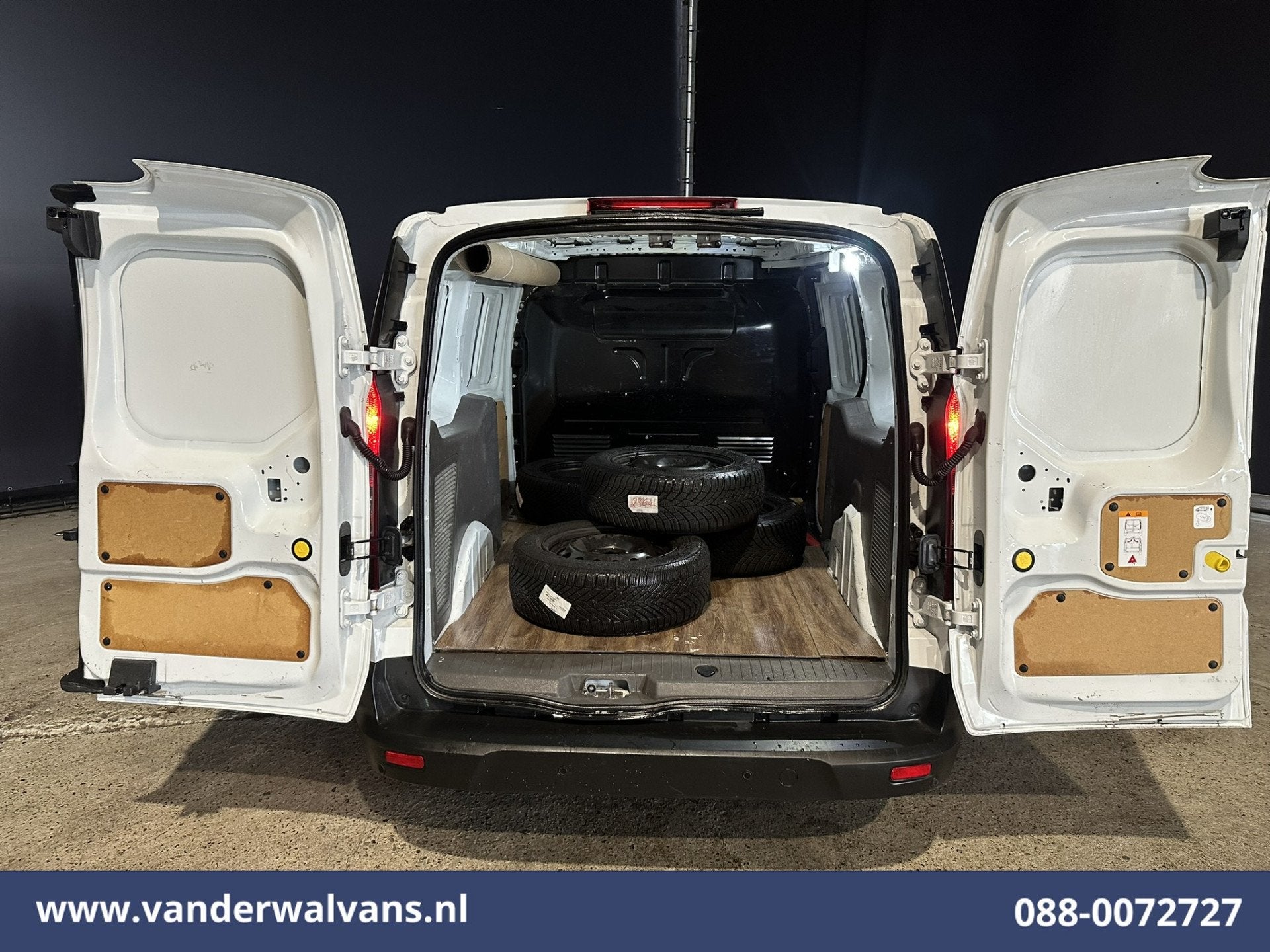 Ford Transit Connect 1.5 EcoBlue 120pk L2H1 Euro6 Airco | Na, Voorwielaandrijving, Stof, Gebruikt, 4 cilinders