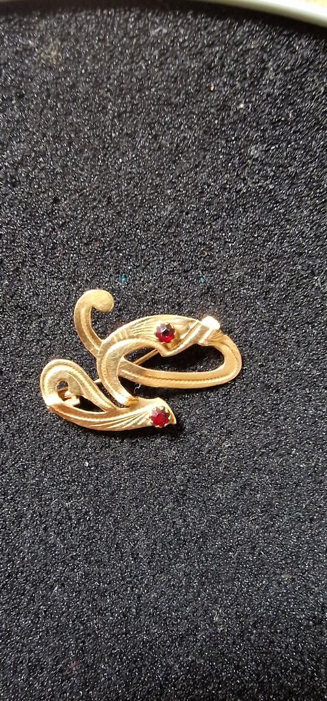 Fraaie gouden 18k broche met robijntjes, Sieraden, Tassen en Uiterlijk, Broches, Ophalen of Verzenden, Zo goed als nieuw, Met edelsteen