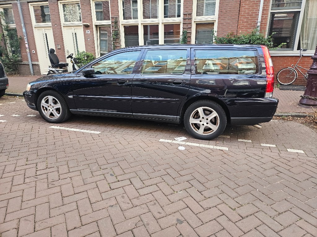 Volvo V70 2.4 140PK 2004 Blauw, Auto's, Volvo, Voorwielaandrijving, Stof, 1800 kg, Beige