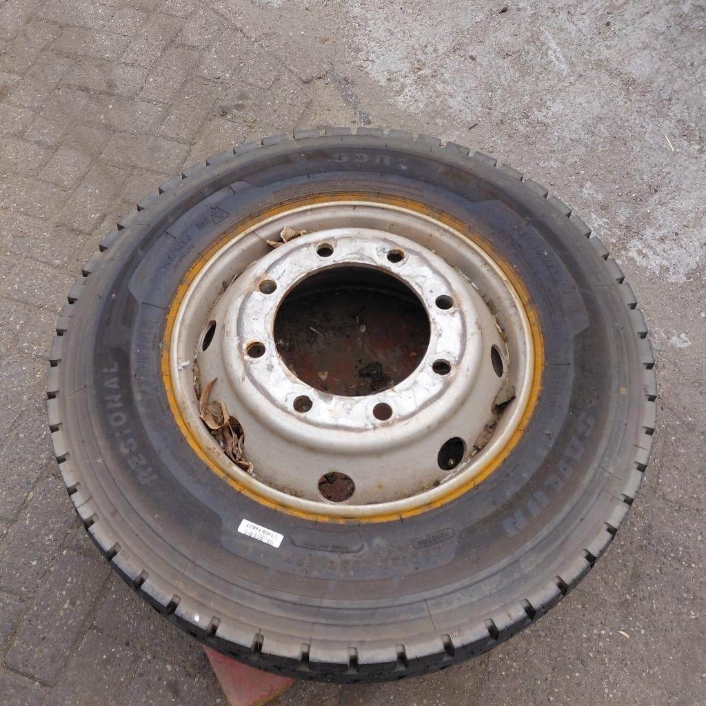 vrachtwagen trekas band 265/70 R19,5, Auto-onderdelen, Ophalen, Gebruikt, Overige merken, Ophanging en Onderstel