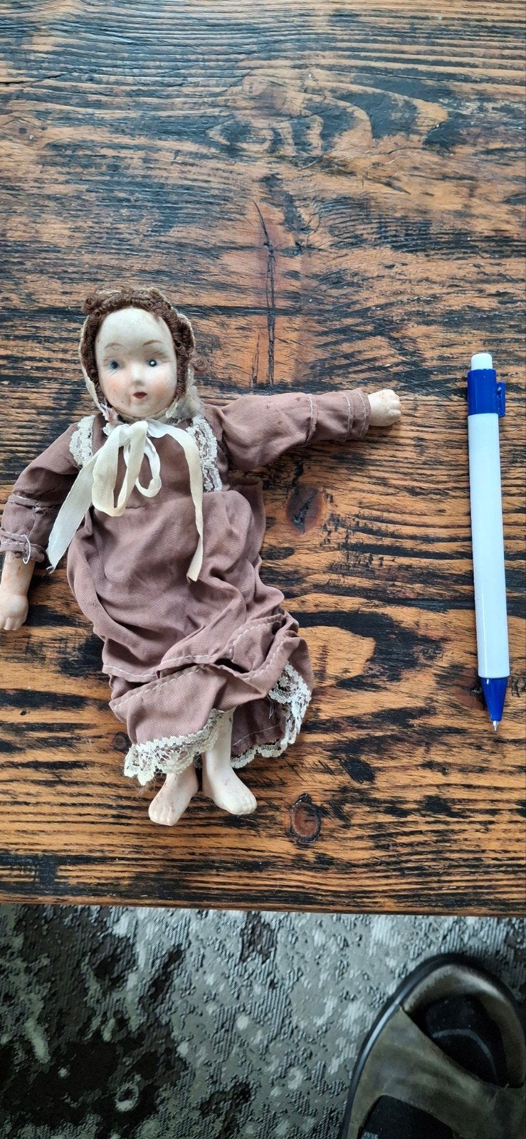 Antieke porseleinen pop met stoffen lijfje, Verzamelen, Ophalen of Verzenden, Gebruikt, Pop