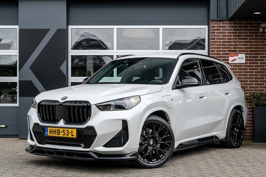 BMW X1 30e xDrive M Sport | Shadow | Driving Ass. Prof. | AC, Auto's, BMW, Zwart, Leder en Stof, Wit, Plug-in hybride
