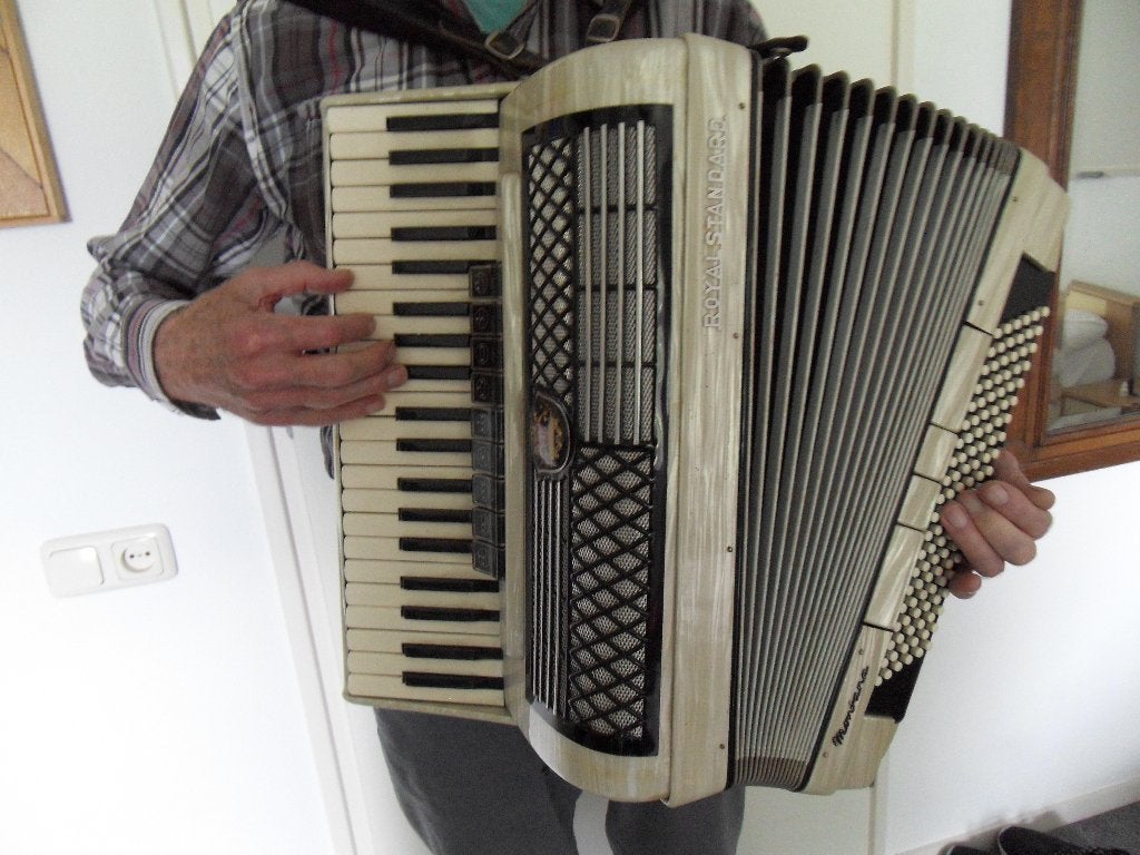 Accordeon Montana - 4 korig - 120 bassen - zie tekst, Gebruikt, Met koffer, Toetsaccordeon, 120-bas