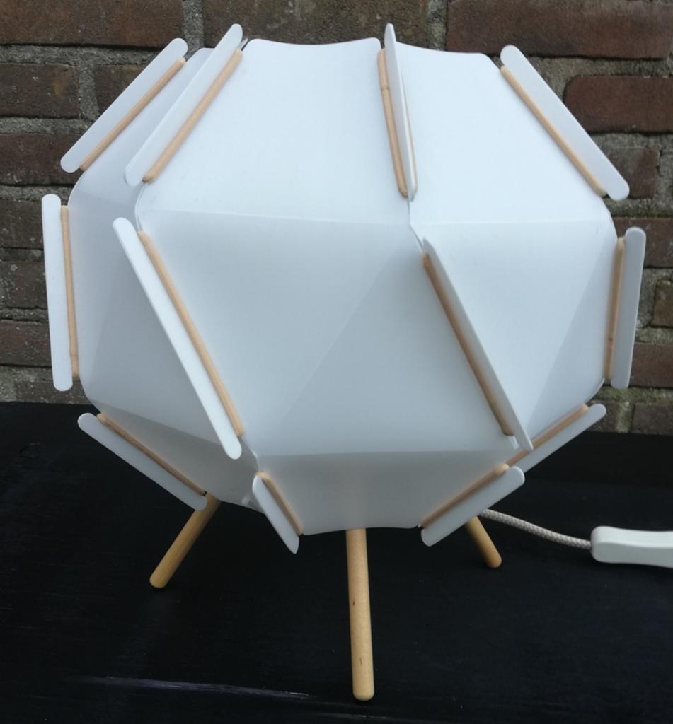 Tafellamp. Sjöpena. IKEA. Design-Mia Cullin. 30 cm., Ophalen, Kunststof, Post modern, Zo goed als nieuw