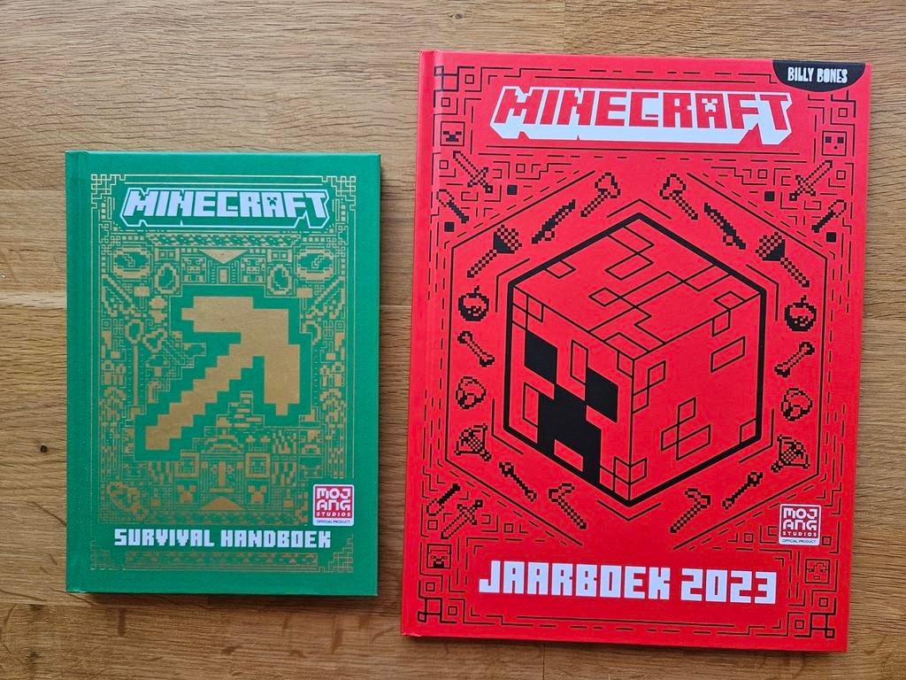 Minecraft boeken: Survival Handboek & Jaarboek 2023, Ophalen of Verzenden, Zo goed als nieuw, Mojang Studios, Non-fictie