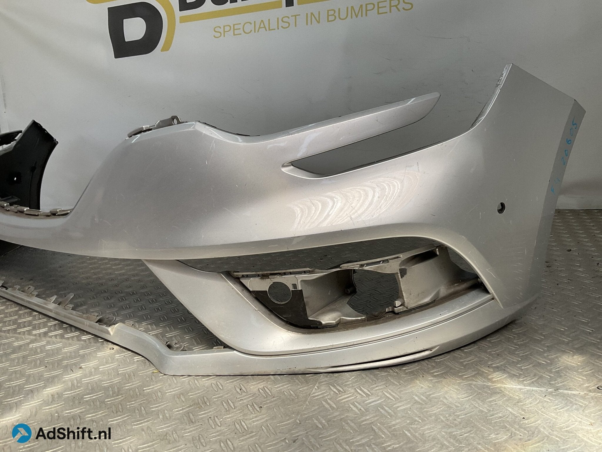 BUMPER Renault Megane 2016-2021 511805148R VOORBUMPER F4-206, Auto-onderdelen, Bumper