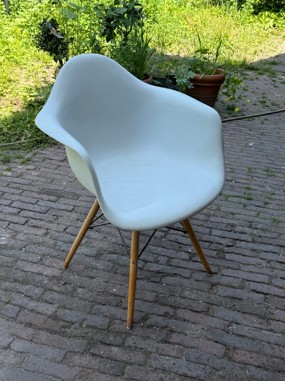 6 Vitra Eames DAW stijl stoelen wit met hout , zwart frame, Huis en Inrichting, Wit, Zo goed als nieuw, Eames vitra, Vijf, Zes of meer stoelen