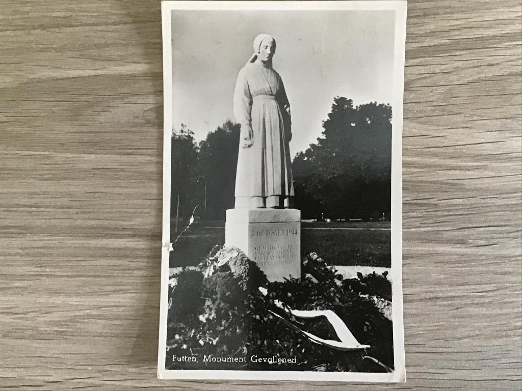 Putten Monument Gevallenen 1951, Verzamelen, Ansichtkaarten | Nederland, Verzenden, 1940 tot 1960, Gelopen, Gelderland