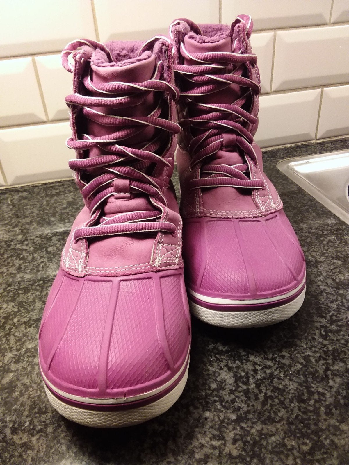 Crocs Alcast Duck. Maat 37/38, Kleding | Dames, Schoenen, Ophalen of Verzenden, Zo goed als nieuw