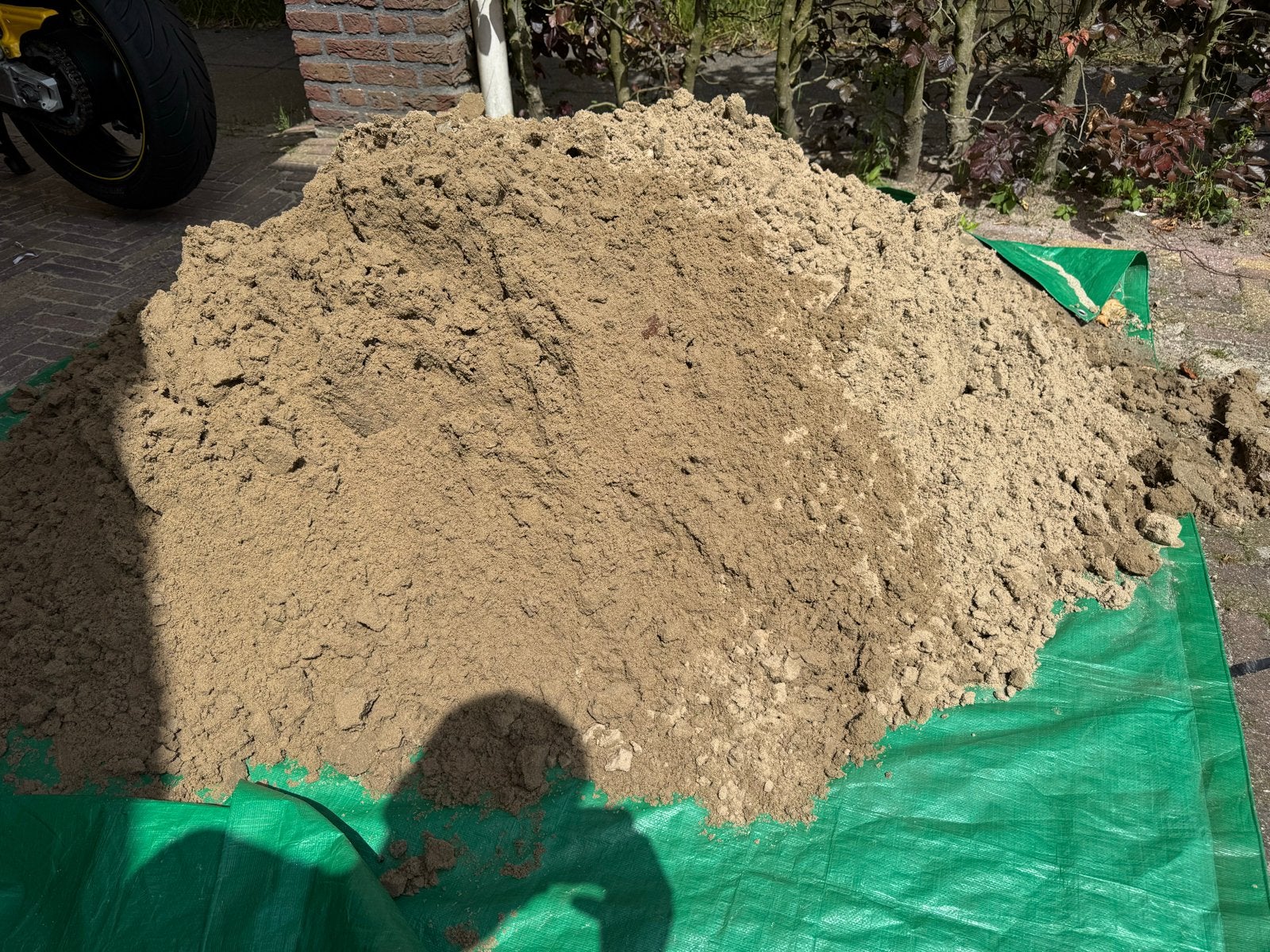 Gratis Ophoogzand/Straatzand af te halen, Tuin en Terras, Zand, Ophalen, Gebruikt, Straatzand