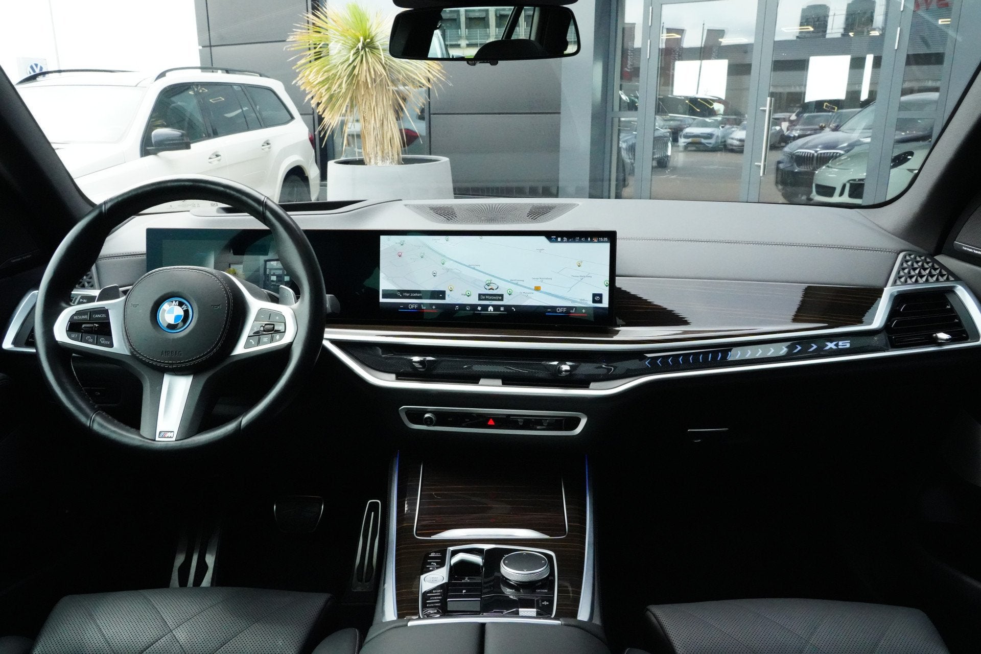 BMW X5 xDrive50e M Sport | 489 PK | Pano | HUD | 360° | Luc, Auto's, Gebruikt, 2395 kg, Blauw, Bedrijf