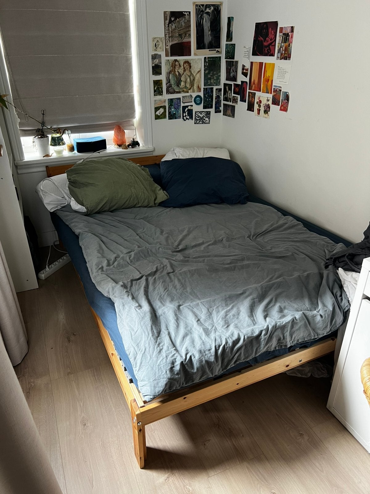 IKEA NEIDEN Bedframe 140x200 with Slatted Base and Mattress, Ophalen, Tweepersoons, 140 cm, Zo goed als nieuw