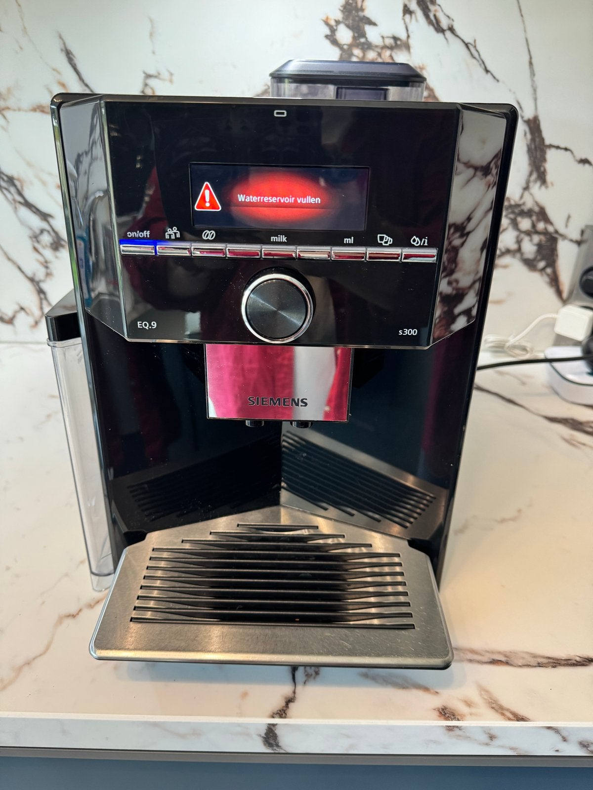 Siemens EQ.9 S300 Volautomatische Espressomachine, Ophalen, Afneembaar waterreservoir, Espresso apparaat, 10 kopjes of meer