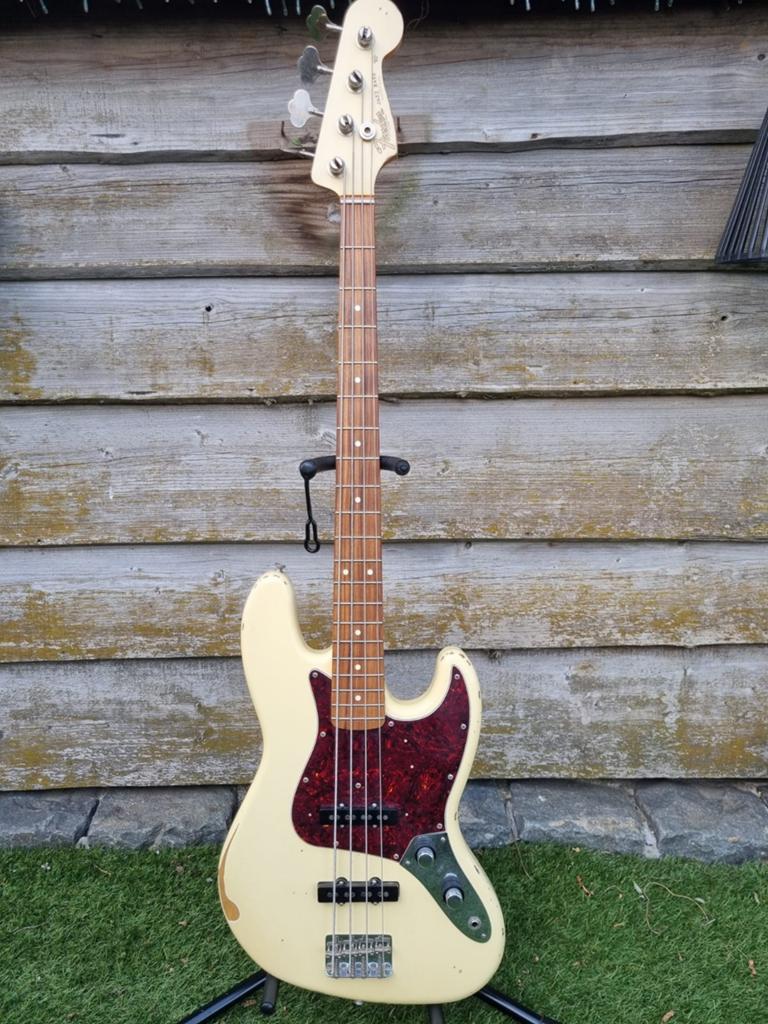 Fender Jazz 60th anniversary basgitaar, Muziek en Instrumenten, Snaarinstrumenten | Gitaren | Bas, Ophalen, Zo goed als nieuw