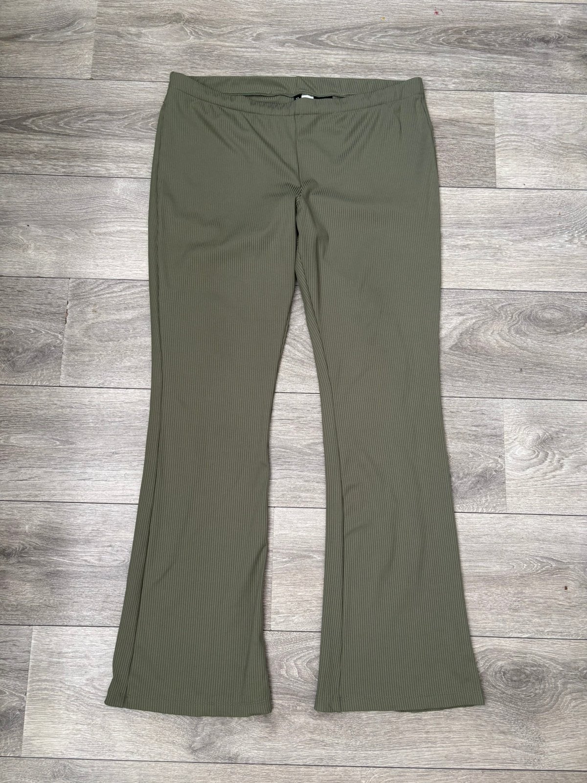 H&M flared legging maat 42, Maat 42/44 (L), Ophalen of Verzenden, Zo goed als nieuw, Lang