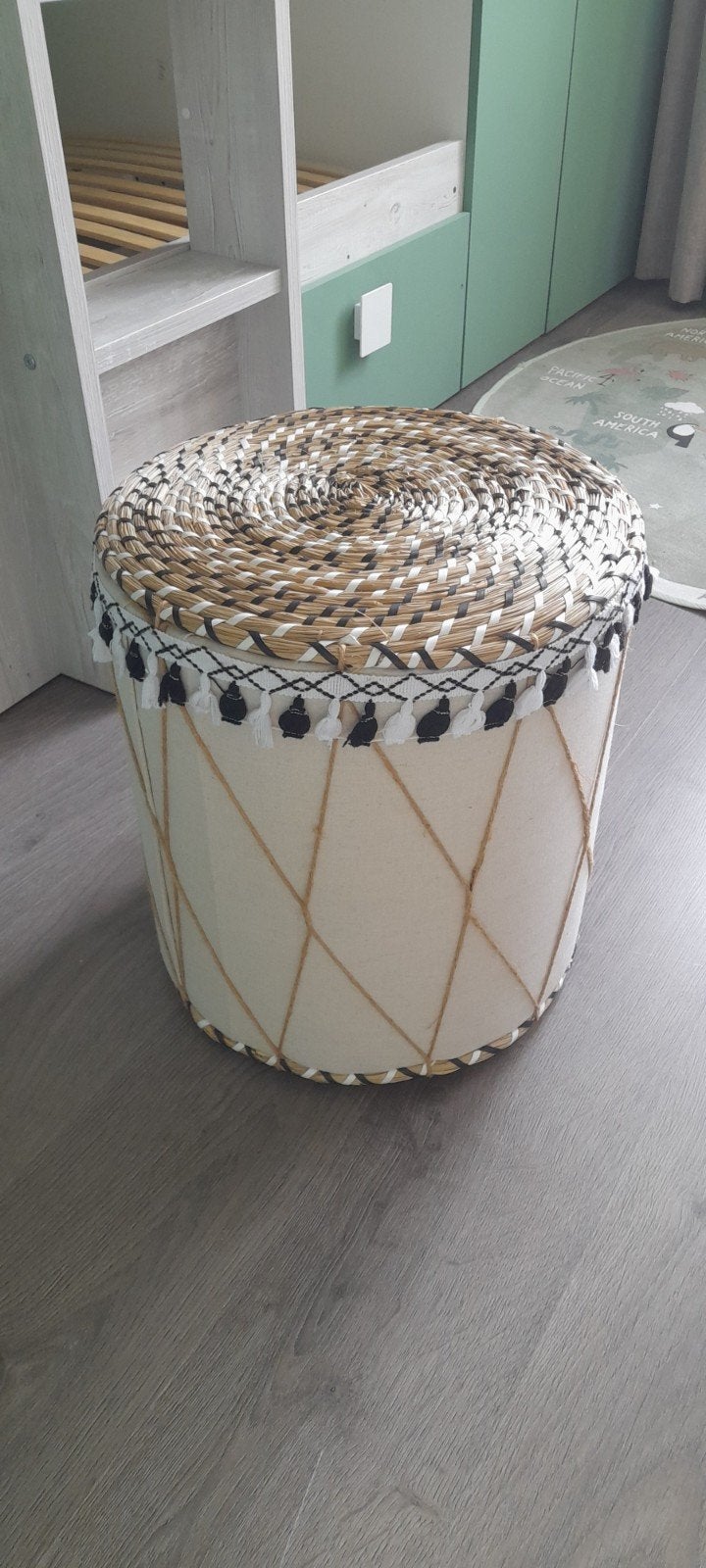Poef / Nachtkastje zwart, wit en naturel tinten, Ophalen of Verzenden, Zo goed als nieuw, Beige, Boho
