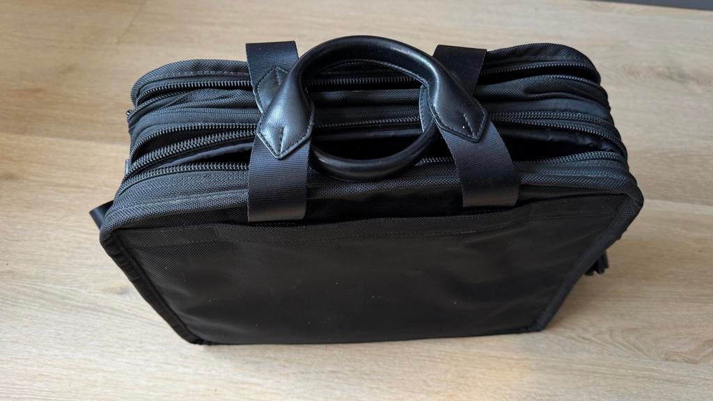 TUMI aktetas met beschermd laptopvak, Sieraden, Tassen en Uiterlijk, Tassen | Schoudertassen, Overige merken, Zwart, Ophalen of Verzenden