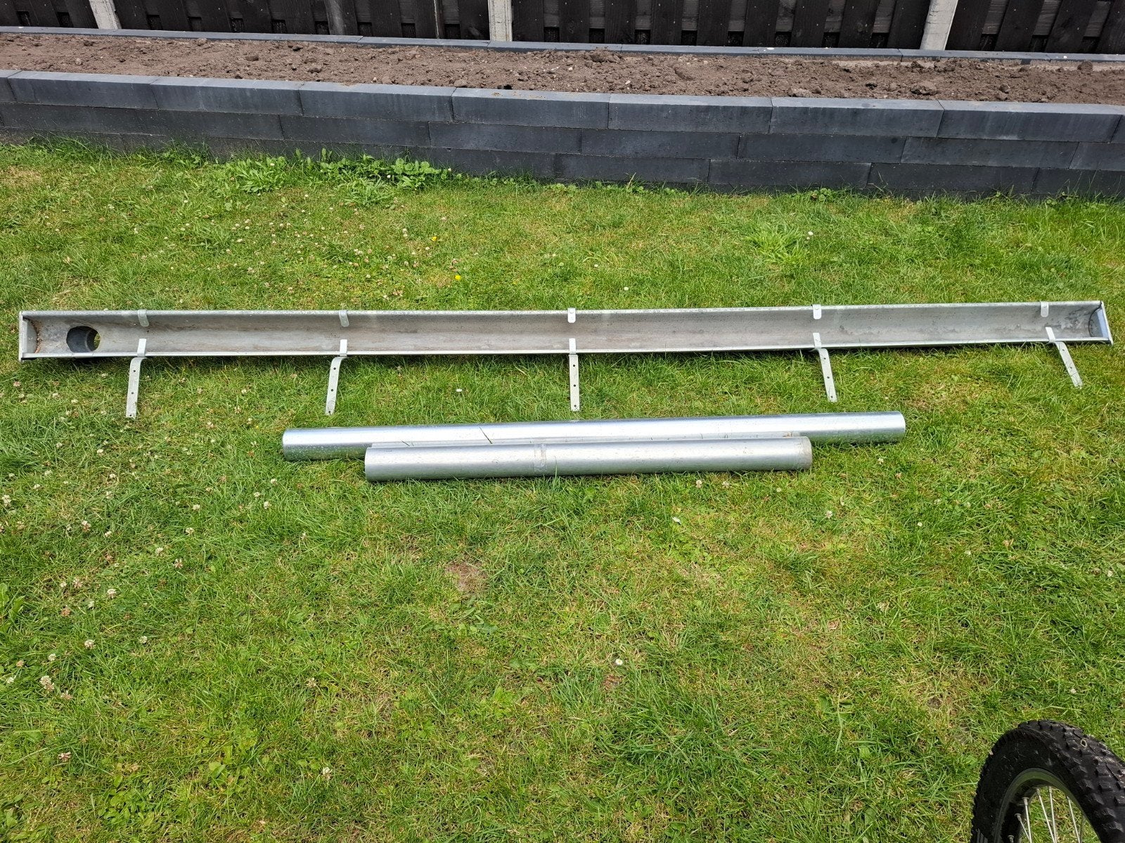 3 meter zinken dakgoot met ophangbeugels, Doe-het-zelf en Verbouw, Buizen en Afvoer, Ophalen, Gebruikt, 2 tot 4 meter, Zink