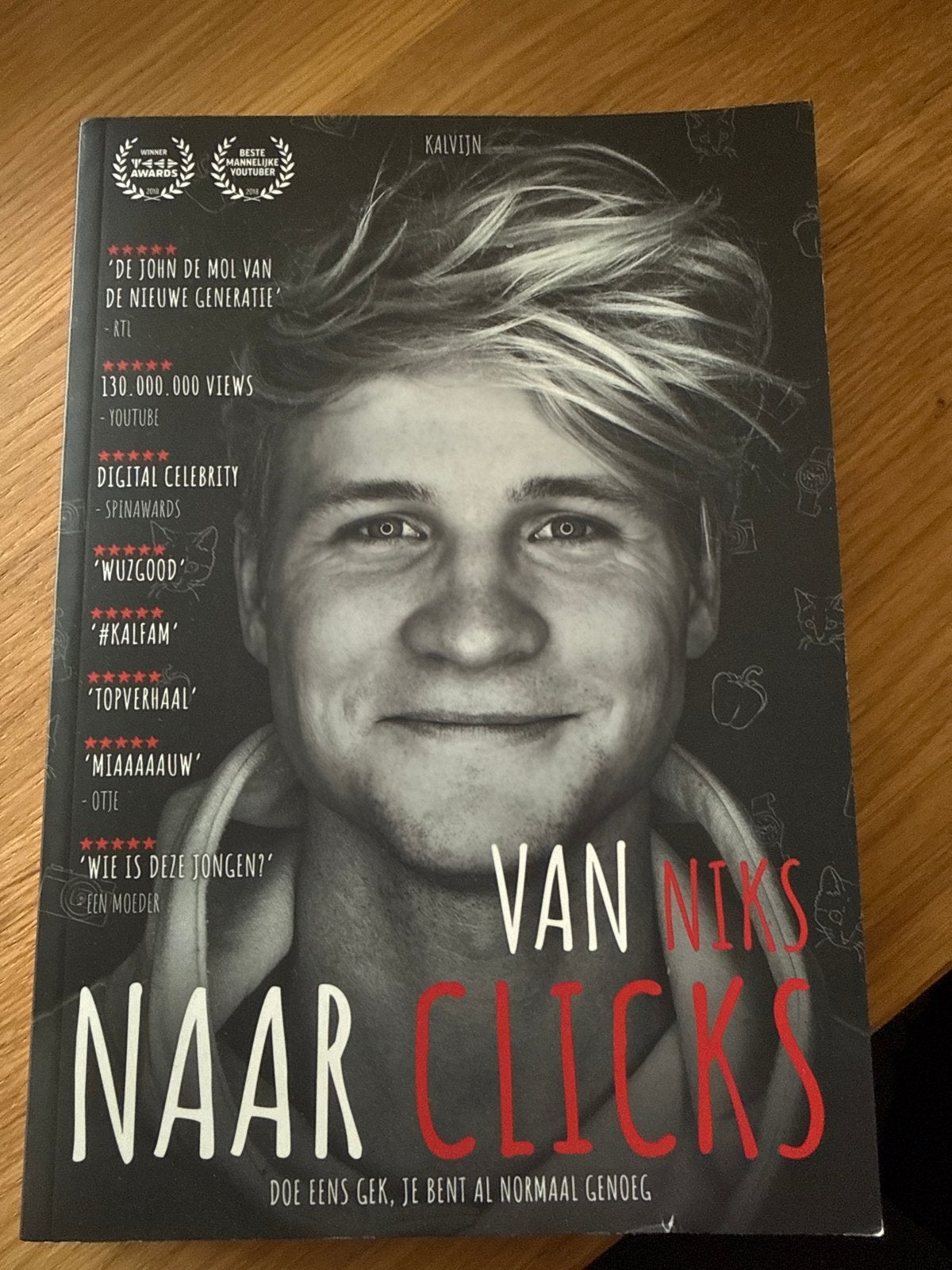 Kalvijn - Van Niks Naar Clicks (Boek), Ophalen of Verzenden, Zo goed als nieuw, Film, Tv en Media