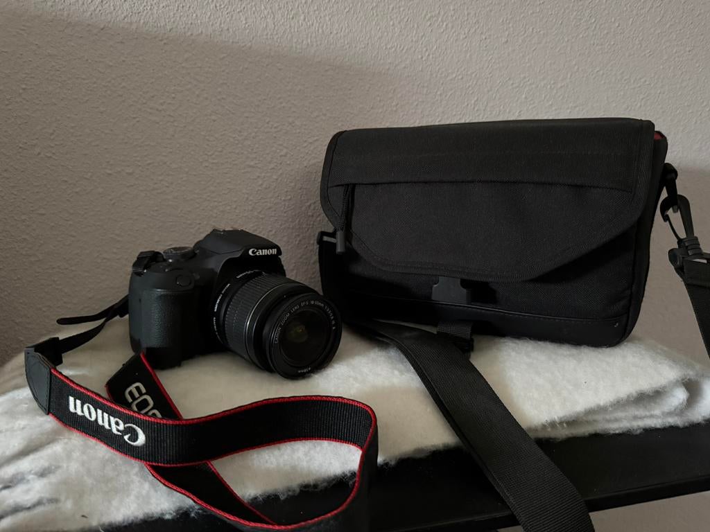 Canon camera 2000d, Ophalen of Verzenden, Zo goed als nieuw, Canon, 8 keer of meer