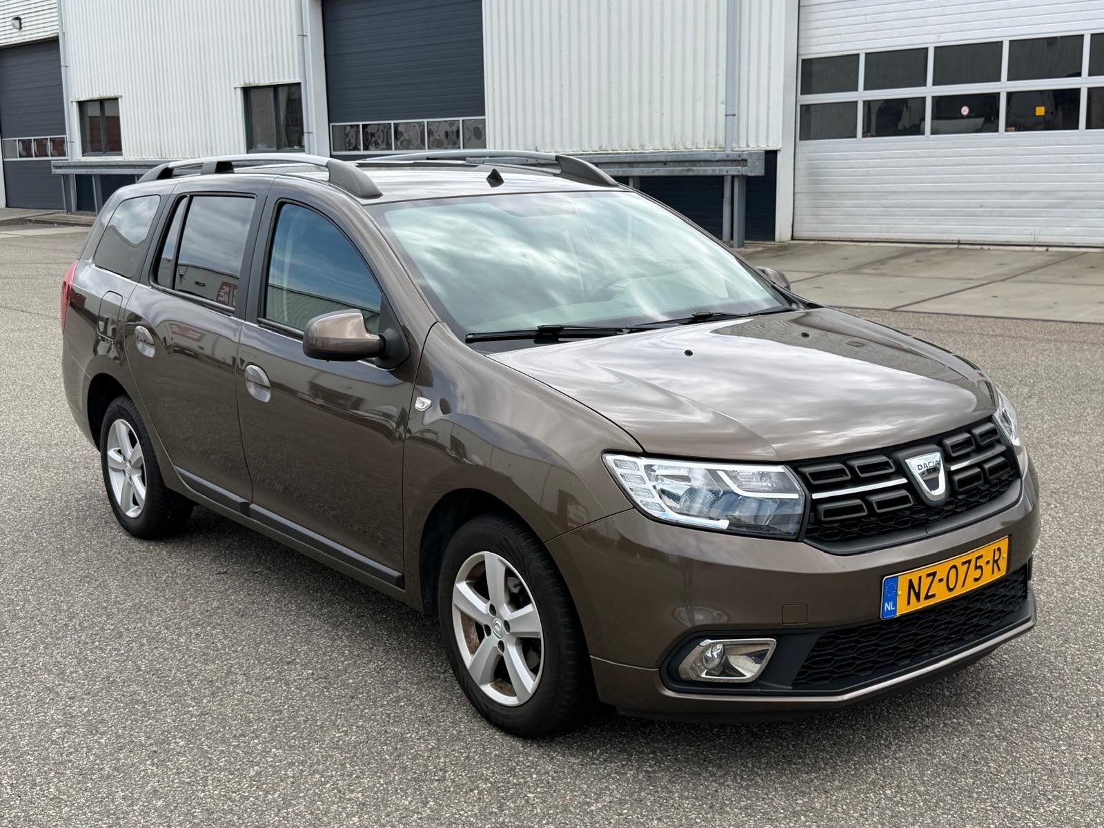 Dacia Logan 0.9 TCE 2017 apk navi airco cruis pdc nap, Auto's, Voorwielaandrijving, Stof, 40 €/maand, USB