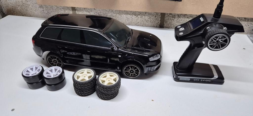RC Audi RS4 Stationwagen met verlichting en extra kap, Hobby en Vrije tijd, Modelbouw | Radiografisch | Auto's, Elektro, Gebruikt