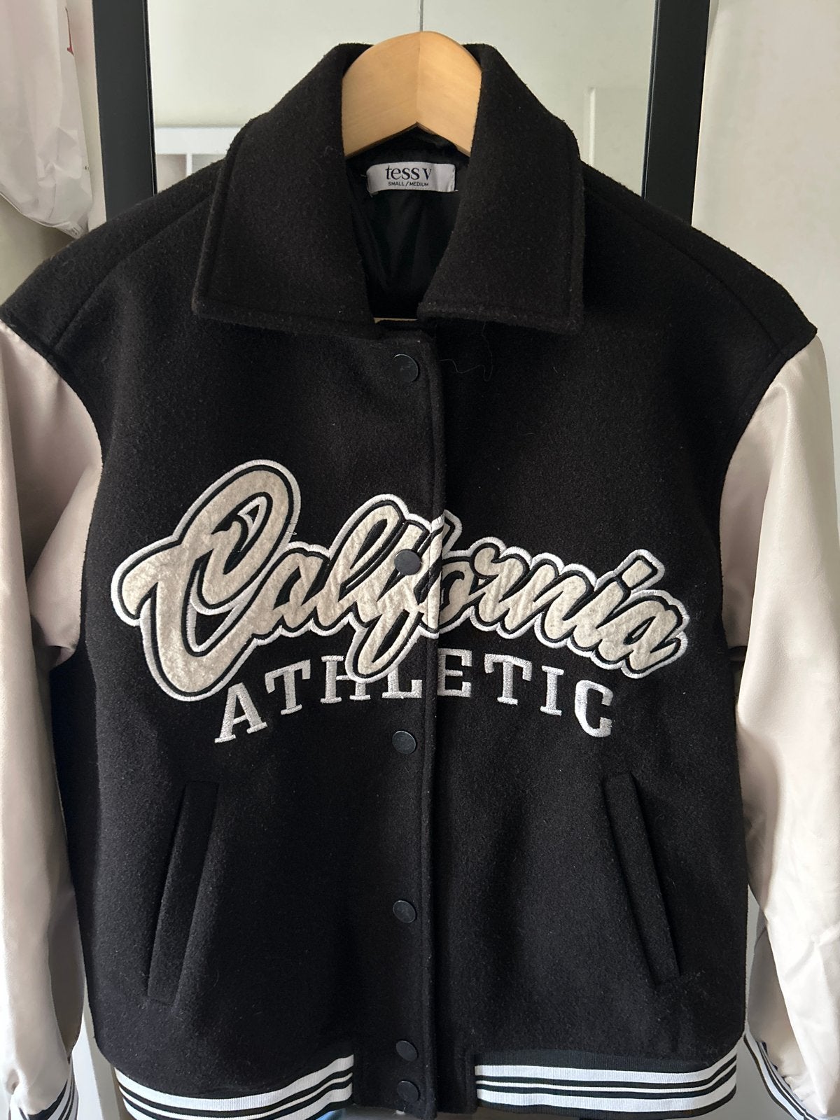 Tess V California Athletic Varsity Jacket - Maat S/M, Ophalen of Verzenden, Zo goed als nieuw, Maat 36 (S), Zwart
