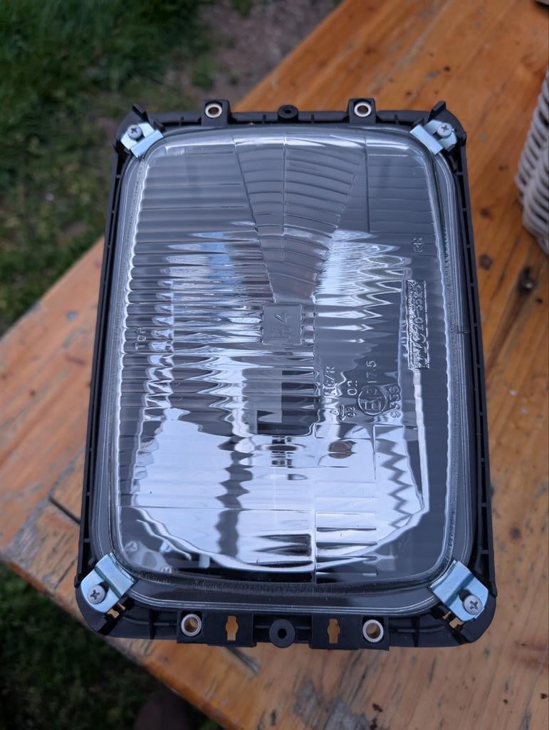 Hella H4 koplamp unit 12V 60/55W nieuw – Camper / oldtimer, Auto-onderdelen, Verlichting, Ophalen of Verzenden, Nieuw, Universele onderdelen